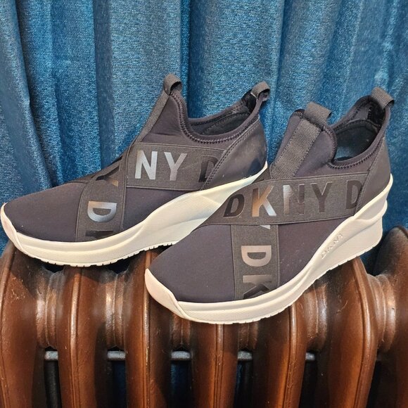 DKNY Women's Leya Wedge Sneakers (8.5) - Picture 5 of 14